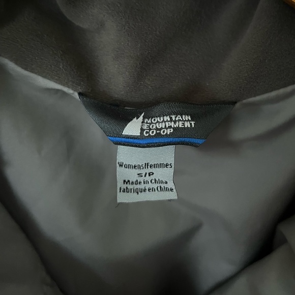 Mountain Equipment Co-op Berry Coloured Shell - Picture 3 of 4